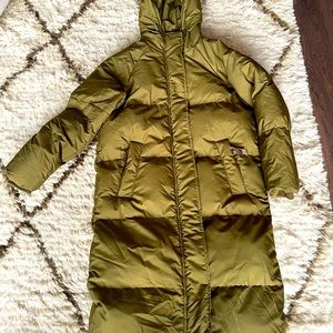 Minimum Olive Green Flawly Long Puffer Coat in size 36. In excellent condition.